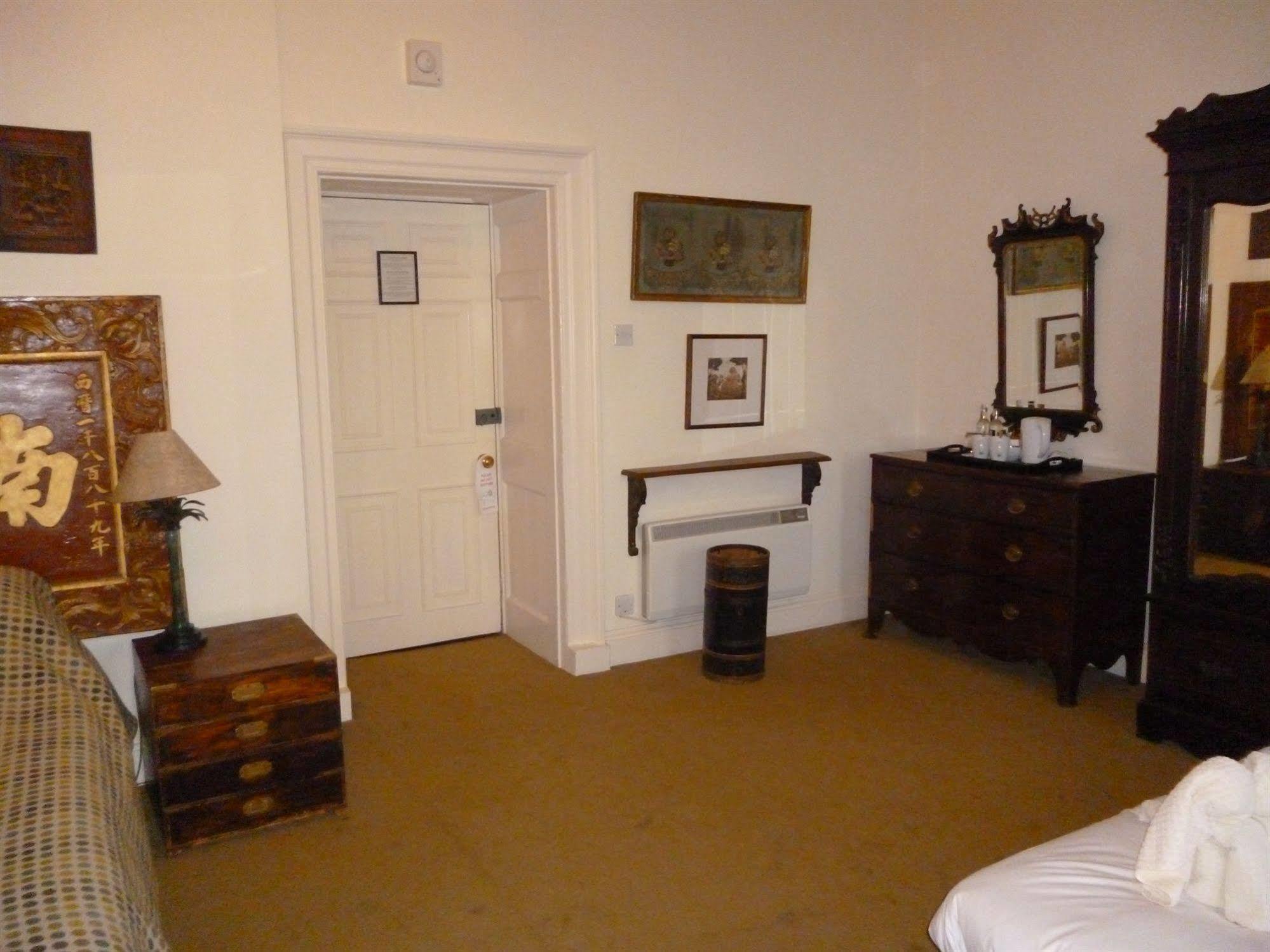 Moonfleet Manor